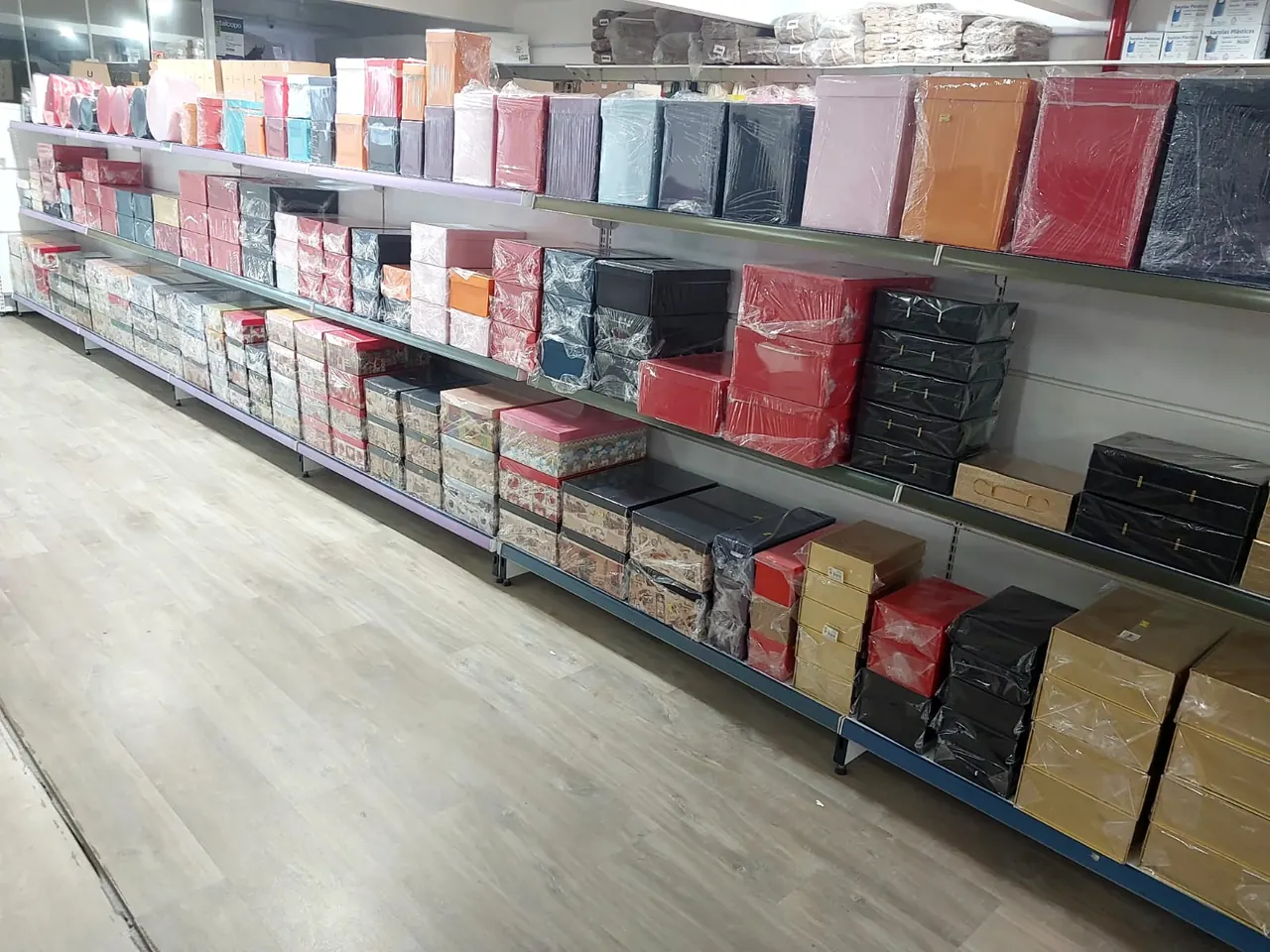 Caixas coloridas para presente