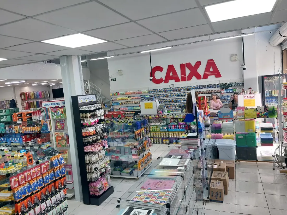 Área do caixa e corredores da loja
