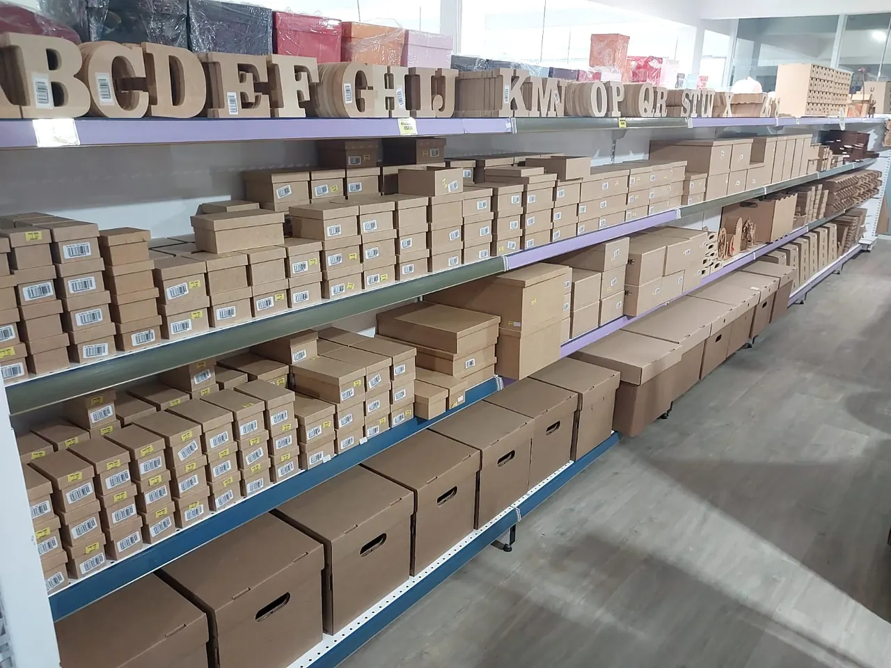 Letras e caixas de MDF
