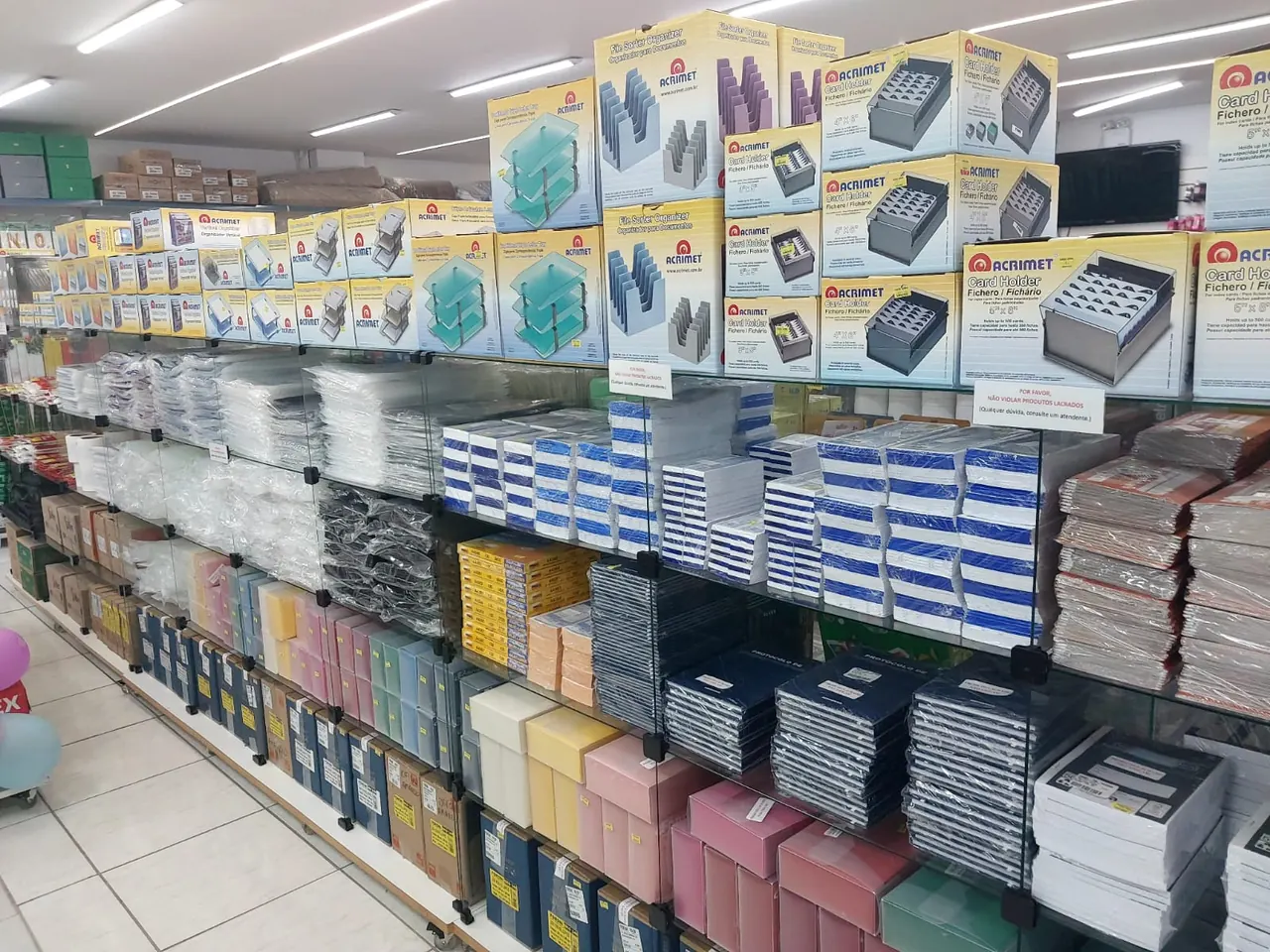 Organizadores de mesa Acrimet e envelopes plásticos